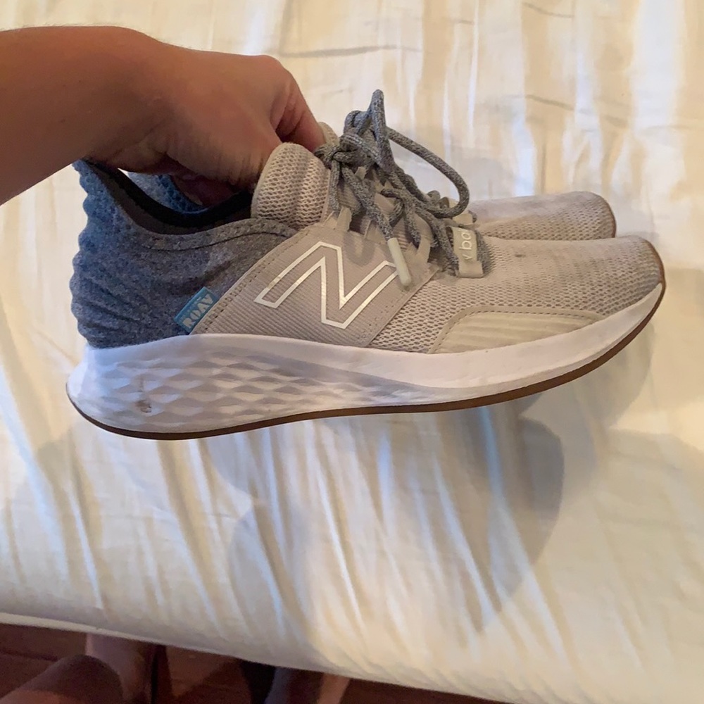 Women’s size 7 new balance sneakers